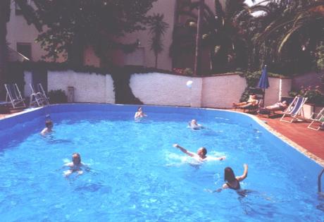 cool im Pool